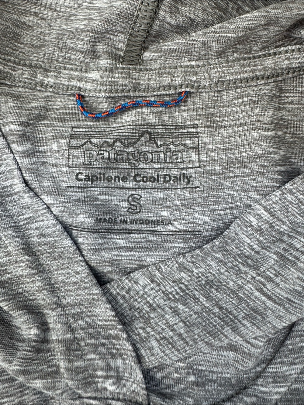 Patagonia Capilene Cooling Daily Hooded Long Sleeve Pullover EUC - Picture 3 of 5